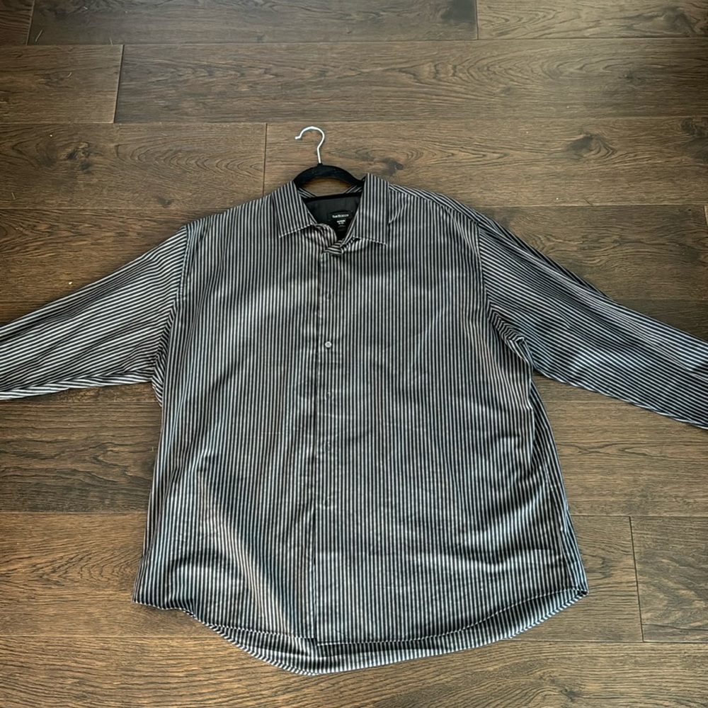 men’s long sleeve black stripped button down